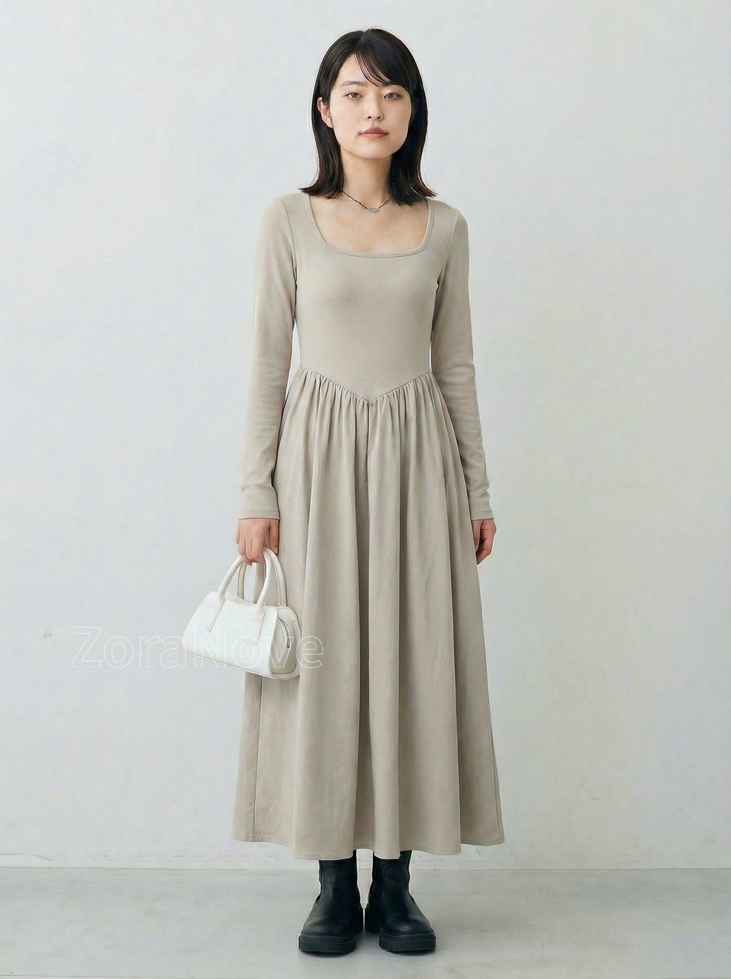 方領修身剪裁+下擺大擺針織連身裙