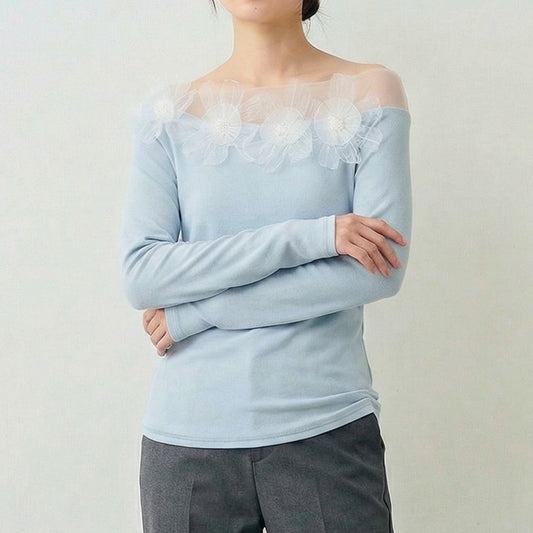一字領網紗拼接立體花朵長袖T恤