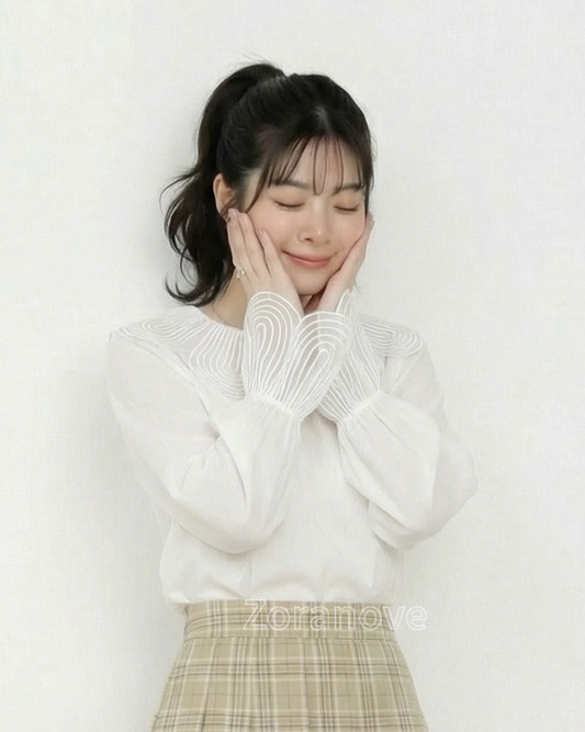 立體花瓣大翻領喇叭袖襯衫